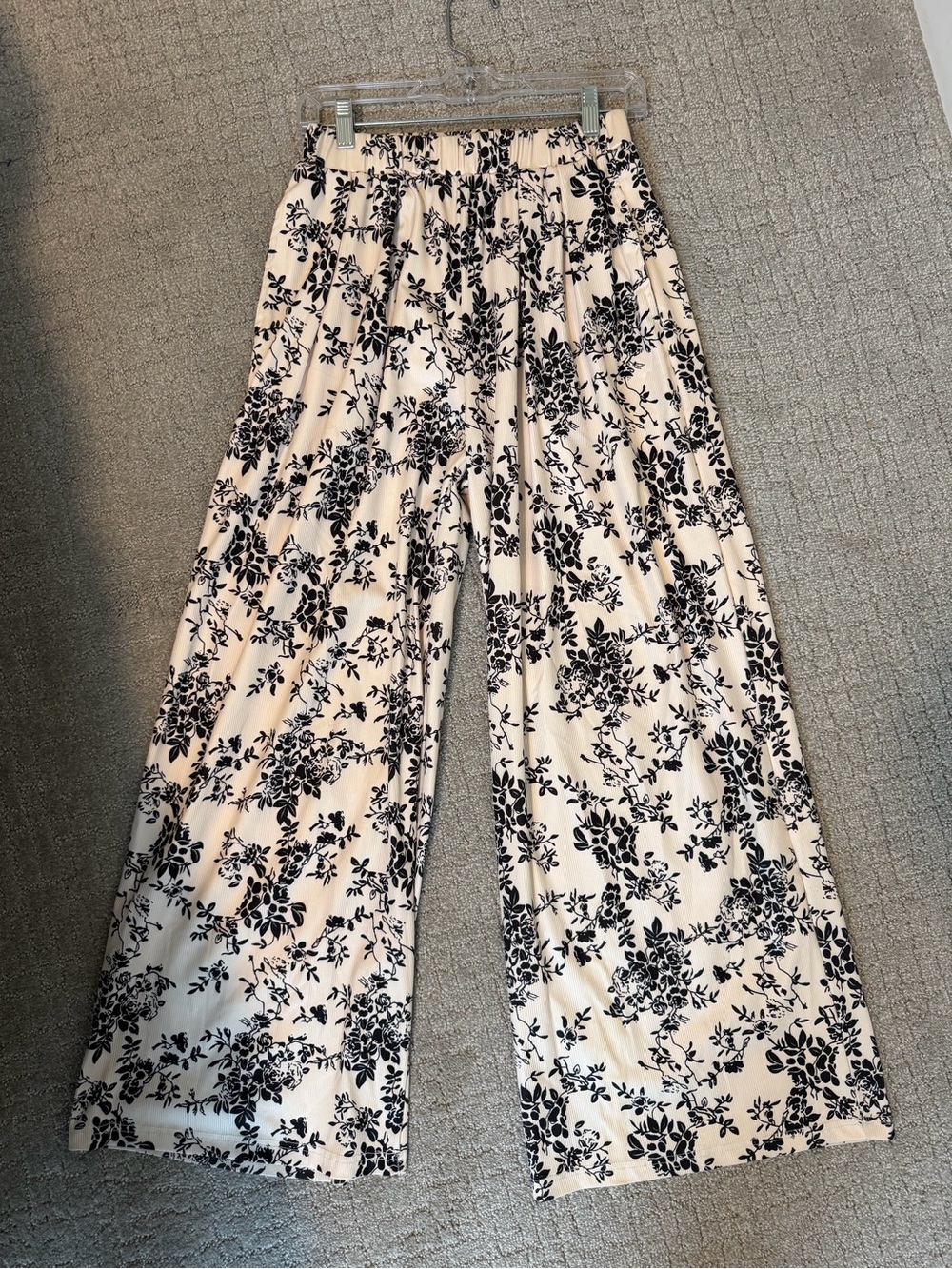 Women's Wide-Leg Floral Print Pants 🖤 Black on Cream